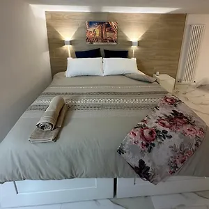 Prime House , Bologna Italia